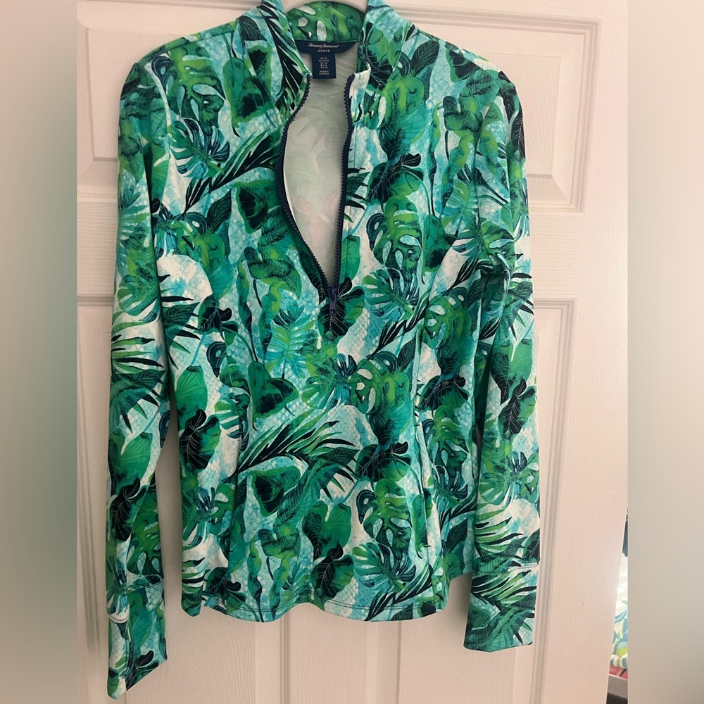 Tommy Bahama Active quarter zip. Size M.